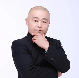 傅鳴哲：一位普通的大巴司機，如何逆襲成為美業(yè)大咖
