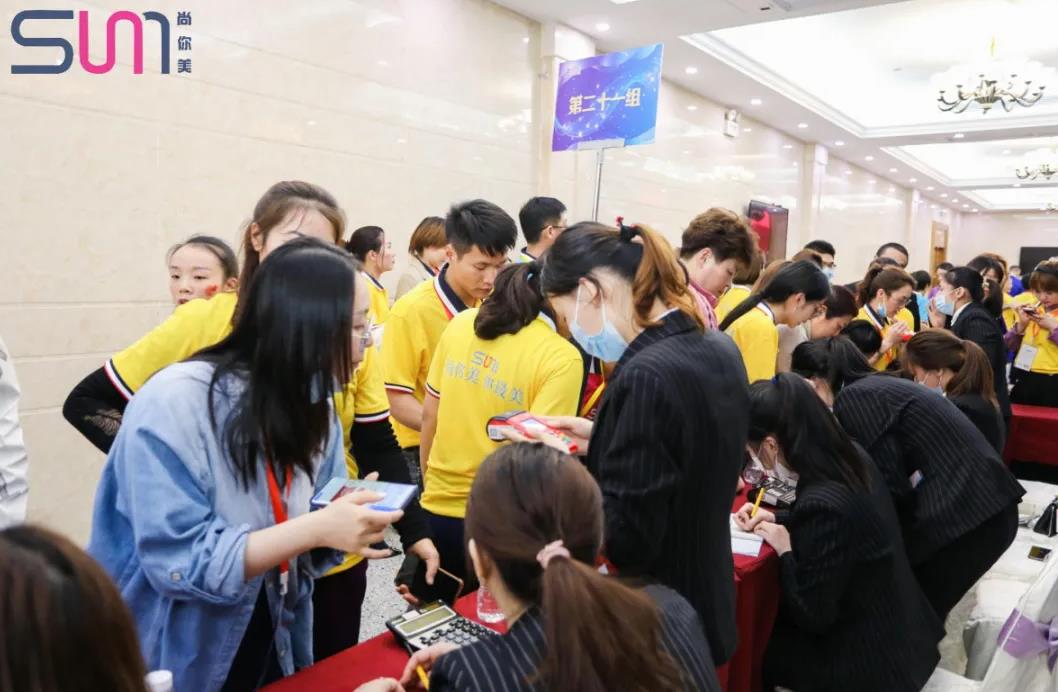 引爆全場千人成交，臺下哄搶上臺加盟